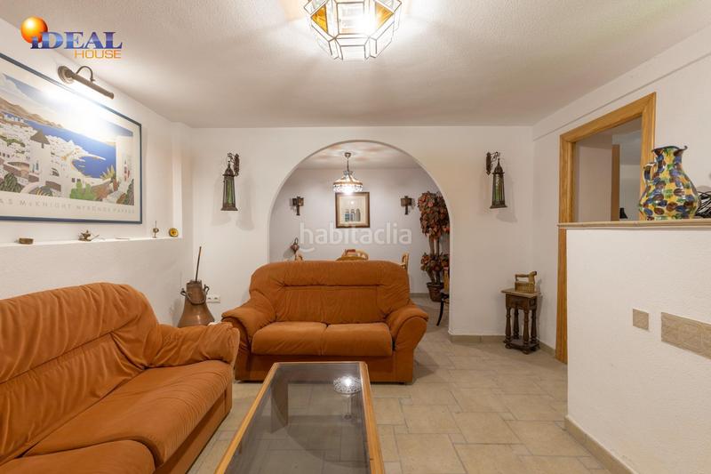 Foto 2a9ed00b-453c-4312-b8fb-ec2cd99f5eed. Chalet magnifico chalet con amplios jardines y piscina en cortijo del aire! en Albolote