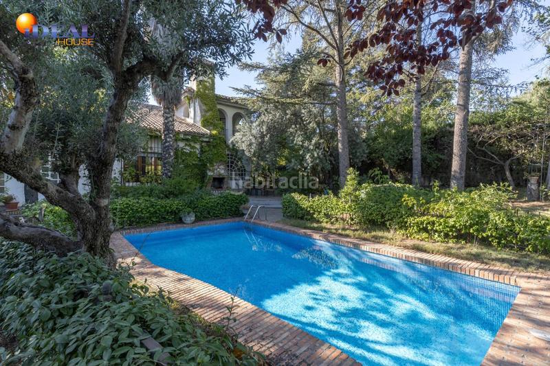 Foto 87d74dc8-2659-42c8-b3a4-326e6113d34b. Chalet magnifico chalet con amplios jardines y piscina en cortijo del aire! en Albolote