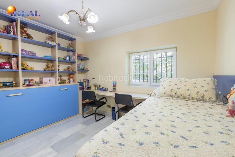 Foto b1da2121-19c2-4424-a7b3-d3b711bff921. Chalet magnifico chalet con amplios jardines y piscina en cortijo del aire! en Albolote