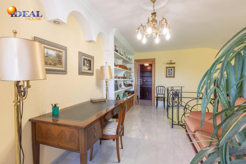Foto c4e82649-109a-4901-bb3d-a3f784381354. Chalet magnifico chalet con amplios jardines y piscina en cortijo del aire! en Albolote