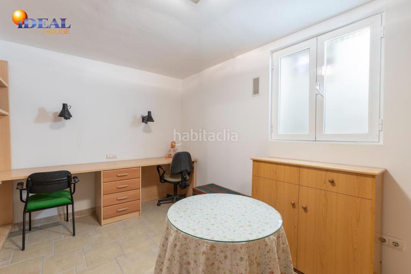 Foto d186073b-ebb2-410c-901f-346623149536. Chalet magnifico chalet con amplios jardines y piscina en cortijo del aire! en Albolote