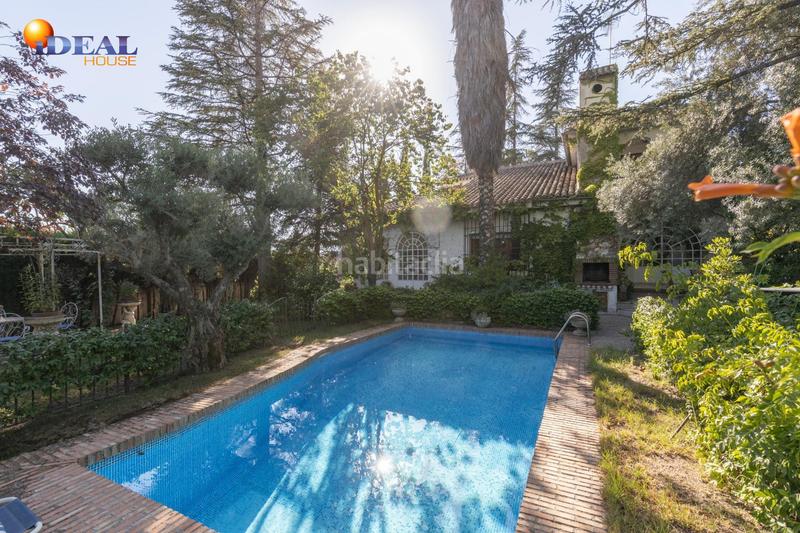 Foto e1d01c7f-afd2-45be-9960-db3e583c2954. Chalet magnifico chalet con amplios jardines y piscina en cortijo del aire! en Albolote