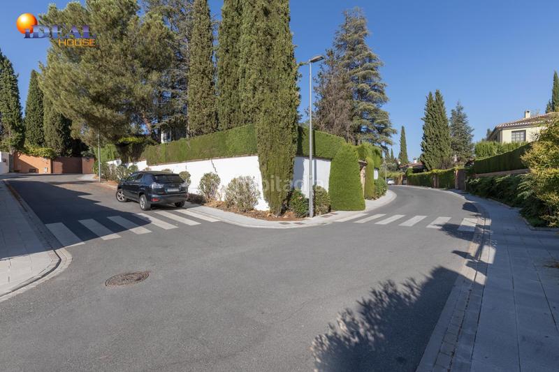Foto f178d4c5-e562-49a9-92a2-0c467db761f5. Chalet magnifico chalet con amplios jardines y piscina en cortijo del aire! en Albolote