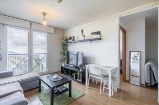 Appartement à Calle fuente del tesoro 54. Piso de 4 estancias con garaje y trastero en zona media de sierr