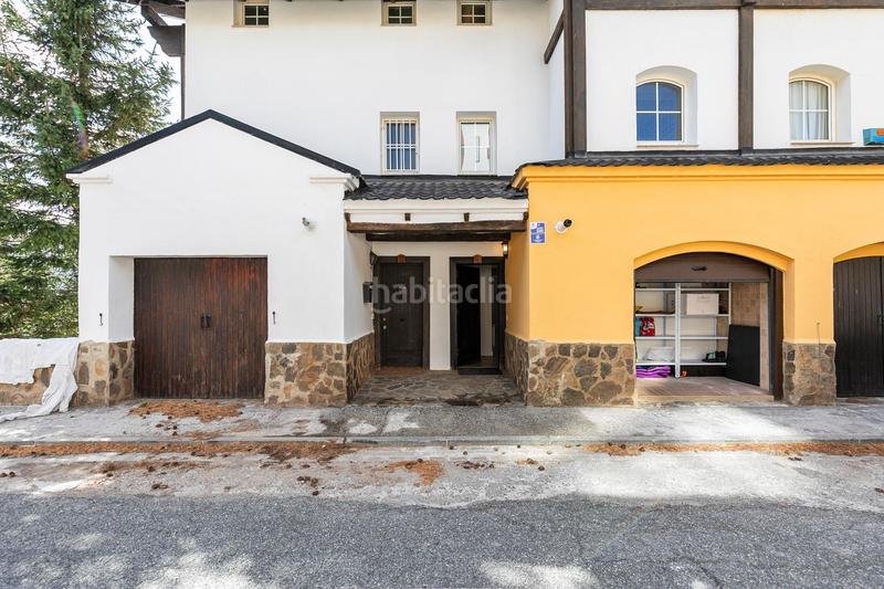 Foto 5ce6cf3c-8fcc-4ce0-9f37-c70c48a2b701. Casa adosada en solynieve 527 lujo en Zona alta Sierra Nevada