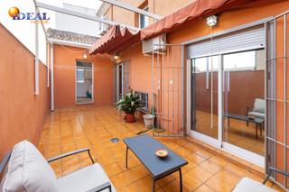 Casa adossada a Poniente. Estas buscando  una vivienda amplia y luminosa, con magnificas c