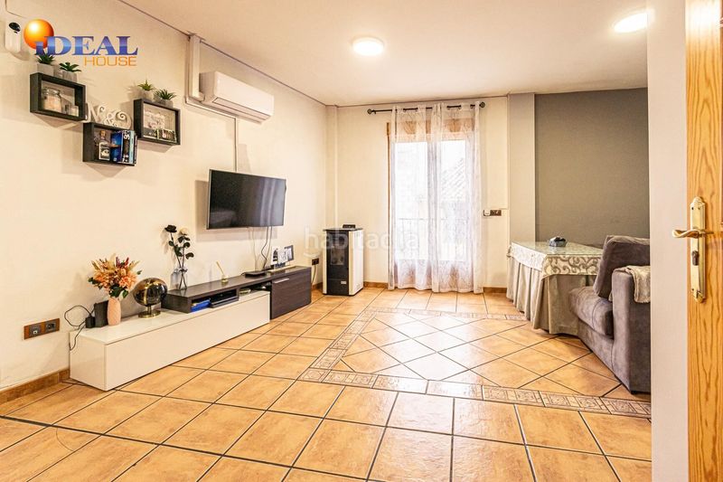 Foto bf1c3389-9ac6-455a-9eb8-2e0d3b79e36b. Casa  con negocio en Montillana