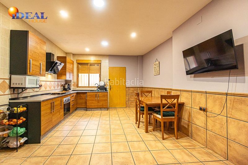 Foto fa0d2184-553d-43c2-8d18-933b7a1dc386. Casa  con negocio en Montillana