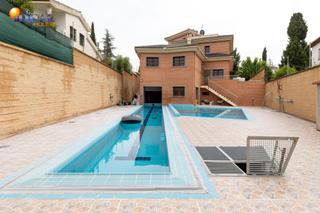 Chalet en Albolote. Vive el lujo y la seguridad en cortijo del aire, granada!