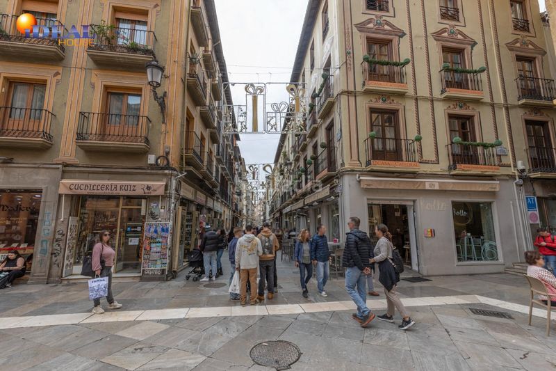Foto 4c3a6545-2cb9-41e1-82ab-3370823d5de5. Ático oportunidad única en el corazón ! en Centro - Sagrario Granada