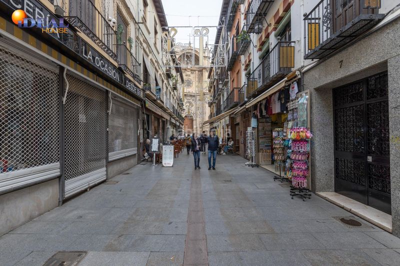 Foto aa3e7a22-a196-4273-a8cb-2ac450ed1ac8. Ático oportunidad única en el corazón ! en Centro - Sagrario Granada