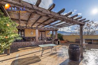 Chalet à La Zubia Ciudad. Fantástica villa con infinidad de posibilidades