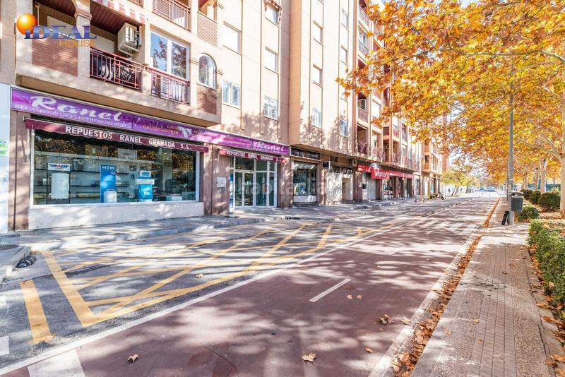 Foto 43eece98-8587-468a-99a2-a34d53cc8d02. Locale commerciale in calle pdta francisco javier cob 18 in Granada