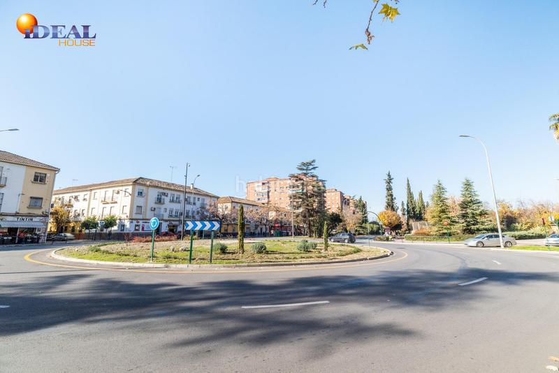 Foto 72883c34-4d96-4709-96c9-cdbb690dfc08. Locale commerciale in calle pdta francisco javier cob 18 in Granada