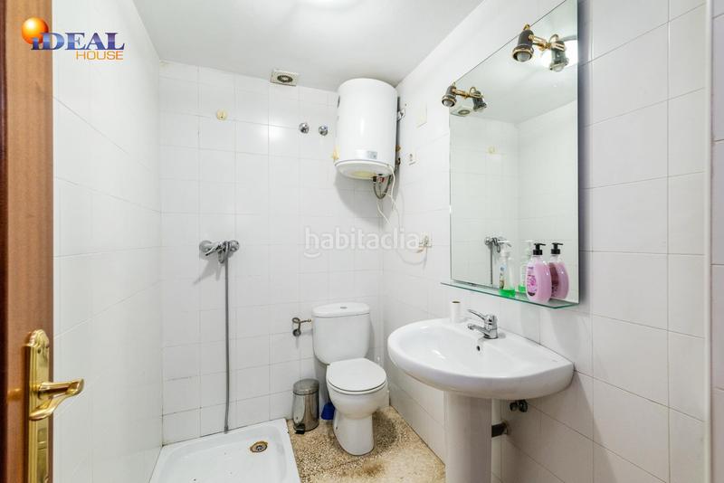 Foto 84f85bf1-15c8-48ce-8cbf-f16b31e20dcc. Locale commerciale in calle pdta francisco javier cob 18 in Granada