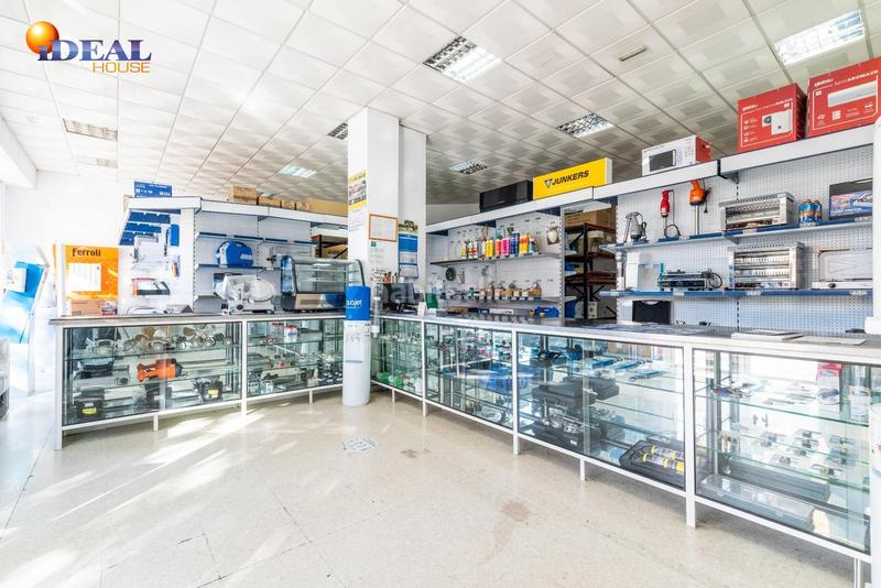Foto b1f5af9c-e979-494e-988f-778a9bcac2b6. Locale commerciale in calle pdta francisco javier cob 18 in Granada