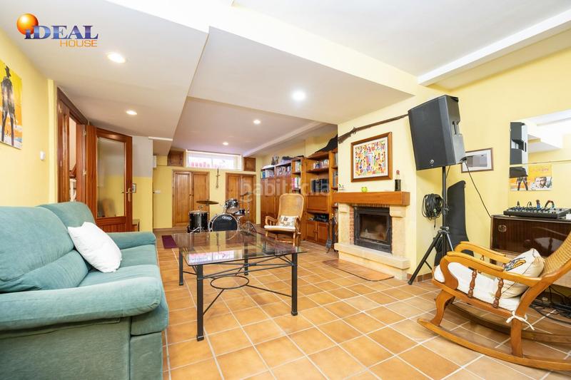 Foto 3c5bb579-e539-486f-a0e6-fd92078eadb0. Casa adosada espectacular casa ubicada en el exclusivo barrio de albayda, diseñada con una distribución funcional en Granada