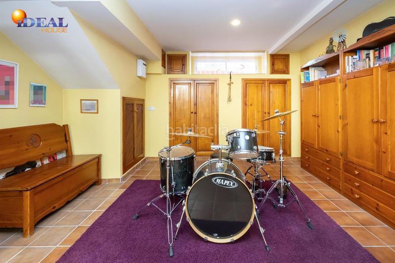 Foto 67d12dcd-38e6-4aff-a951-d2d0f2892d5d. Casa adosada espectacular casa ubicada en el exclusivo barrio de albayda, diseñada con una distribución funcional en Granada