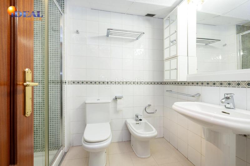 Foto a3384ed2-4163-4308-8282-63ab6e3a9e73. Casa adosada espectacular casa ubicada en el exclusivo barrio de albayda, diseñada con una distribución funcional en Granada