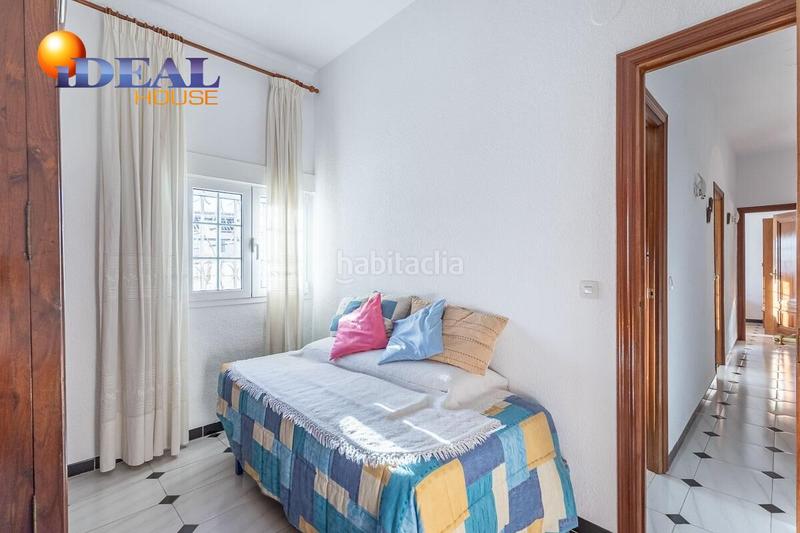 Foto 3f46b0aa-2a33-49dc-be1a-2c82fa613f7b. Casa chalet en una sola planta con parcela en el barrio en Monachil