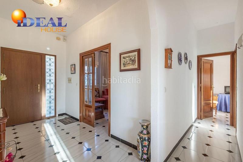 Foto bb33adf7-2b03-4e55-848f-fe5aa979236c. Casa chalet en una sola planta con parcela en el barrio en Monachil