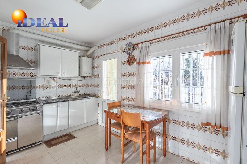 Foto ce5ba045-96f6-4e0b-92b3-7bc8e7b4b217. Casa chalet en una sola planta con parcela en el barrio en Monachil
