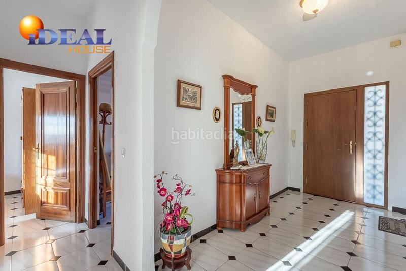 Foto d0e4b23c-266b-41a4-8de1-4f036e855092. Casa chalet en una sola planta con parcela en el barrio en Monachil