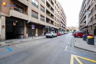 Parking coche en Camino de Ronda. Plaza de garaje en venta en calle socrates