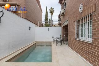 Maison jumelée à Cerrillo de Maracena - Periodistas. Casa en la mejor zona de periodistas