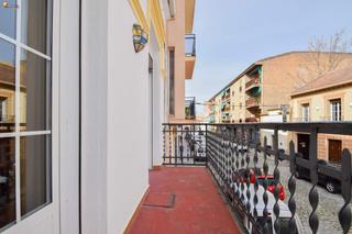 Casa aparellada  Calle eras bajas de pinos puente. Gran casa para entrar a vivir 70.000