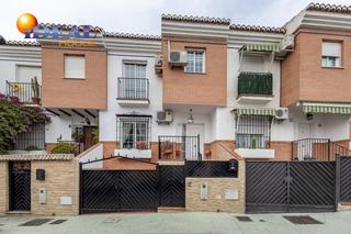 Casa aparellada a Calle alhamar 11. Adosada en el centro de peligros