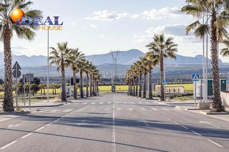 Foto 9671ea60-5138-45de-829f-d879e1fe3caa. Wohngrundstück in calle katherine freese 15 in Calicasas