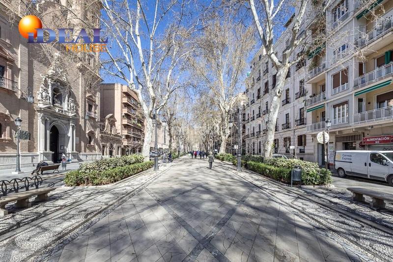 Foto efdeab42-cb78-4ea7-bfe0-35469b3885e4. Local comercial local en carrera de la virgen en San Matías - Realejo Granada