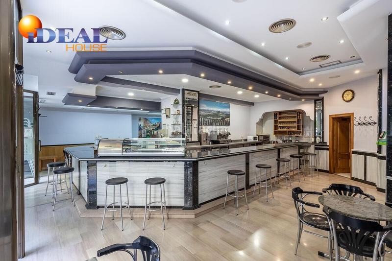 Foto 8836d379-1482-44ed-84d5-b245005ad2d2. Local comercial a calle rector lopez argueta 23 a Granada