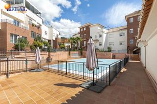 Maison à Crta. De la Sierra. Casa en venta en urbanización privada junto al hospital vithas!