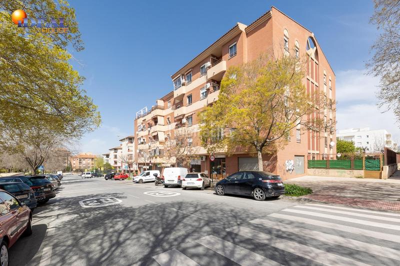 Foto 6dd6f2b9-9d52-467d-9f7f-79061dc2b0f6. Local comercial a parque nueva Granada Granada