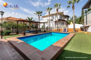 Chalet in Peligros. Se vende espectacular chalet en monteluz
