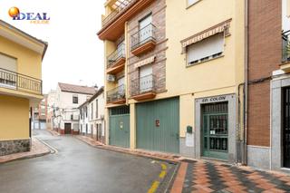 Pis  Calle de colón. Piso con garaje en armilla