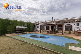 Masia a Moraleda de Zafayona. Espectacular villa con casa en 1 sola planta. parcela de 18.000