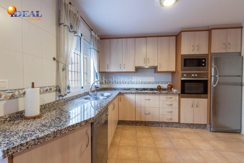 Foto d6c37781-85a6-4ca0-88ff-4d2cd6047e64. Casa adosada casa en venta , granada lista para entrar a vivir en Maracena