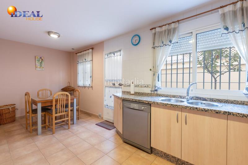 Foto f4d6800a-0e9b-49e7-9423-404cdfcaf5cf. Casa adosada casa en venta , granada lista para entrar a vivir en Maracena