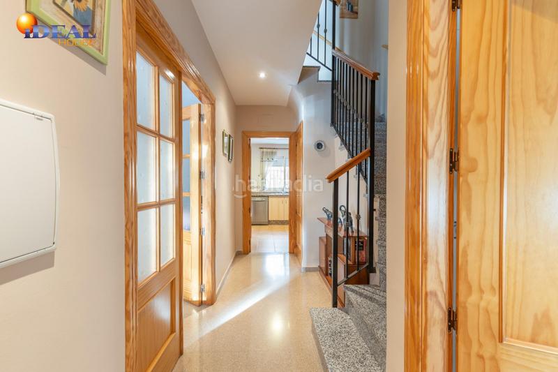 Foto f5fe06a2-e9f0-4cdd-a642-e63bad946674. Casa adosada casa en venta , granada lista para entrar a vivir en Maracena