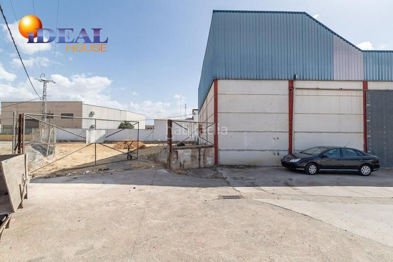 Foto d345ec06-4c5c-4a1c-85d1-9af0778124d9. Terreno residencial en calle madroño 4 suelo industrial en Atarfe
