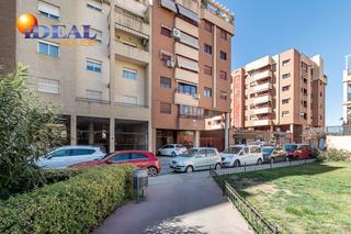 Aparcament cotxe a Castaño - Mirasierra. Plaza de aparcamiento en palacio de deportes