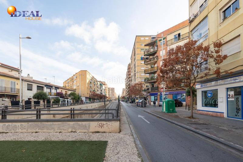 Foto 54f91092-f846-4488-ac42-ab36d014e7d7. Local comercial en Barrio de Zaidín Granada