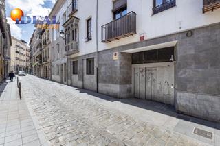 Parking coche en Centro - Sagrario. Garaje mas trastero junto gran via