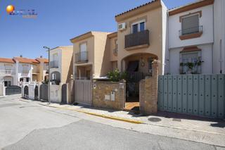 Semi detached house in Otura. No dejes escapar esta casa en otura! espacio, comodidad y precio