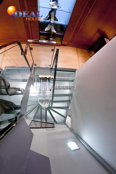 Foto b9cd76d9-c2ae-4f31-bab7-f4eddd32b485. Local comercial a calle alhondiga 10 a Centro - Sagrario Granada