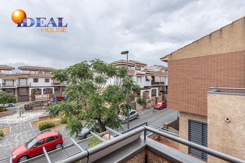 Foto 57b175dd-dd86-4d9d-8d56-596c0779ac12. Semi detached house with heating parking in Poniente Armilla