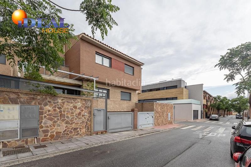 Foto 96d6bce4-49e4-437d-9625-51c38f3b10c9. Semi detached house with heating parking in Poniente Armilla